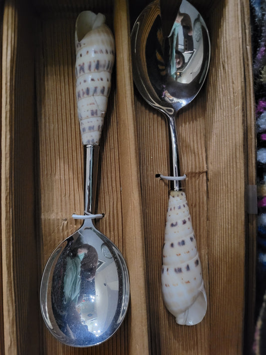Serving spoons