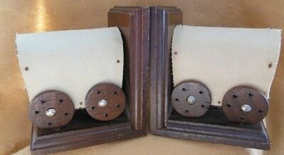 Wagon bookends