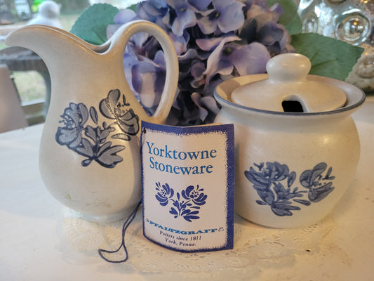 Pitcher an creamer pot set